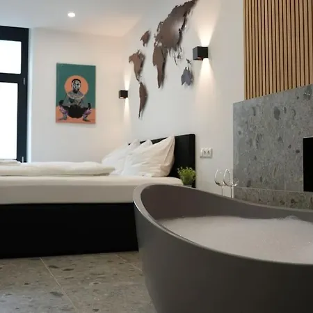 Mit Badewanne, Kamin Und Parkplatz *