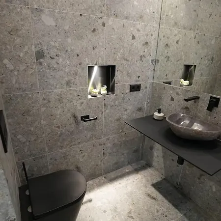 Mit Badewanne, Kamin Und Parkplatz Apartman