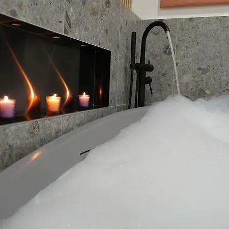 Apartment Mit Badewanne, Kamin Und Parkplatz *