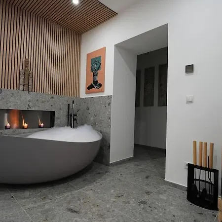 Apartment Mit Badewanne, Kamin Und Parkplatz *