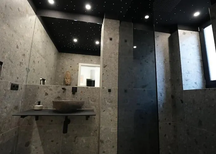 Mit Badewanne, Kamin Und Parkplatz * Graz